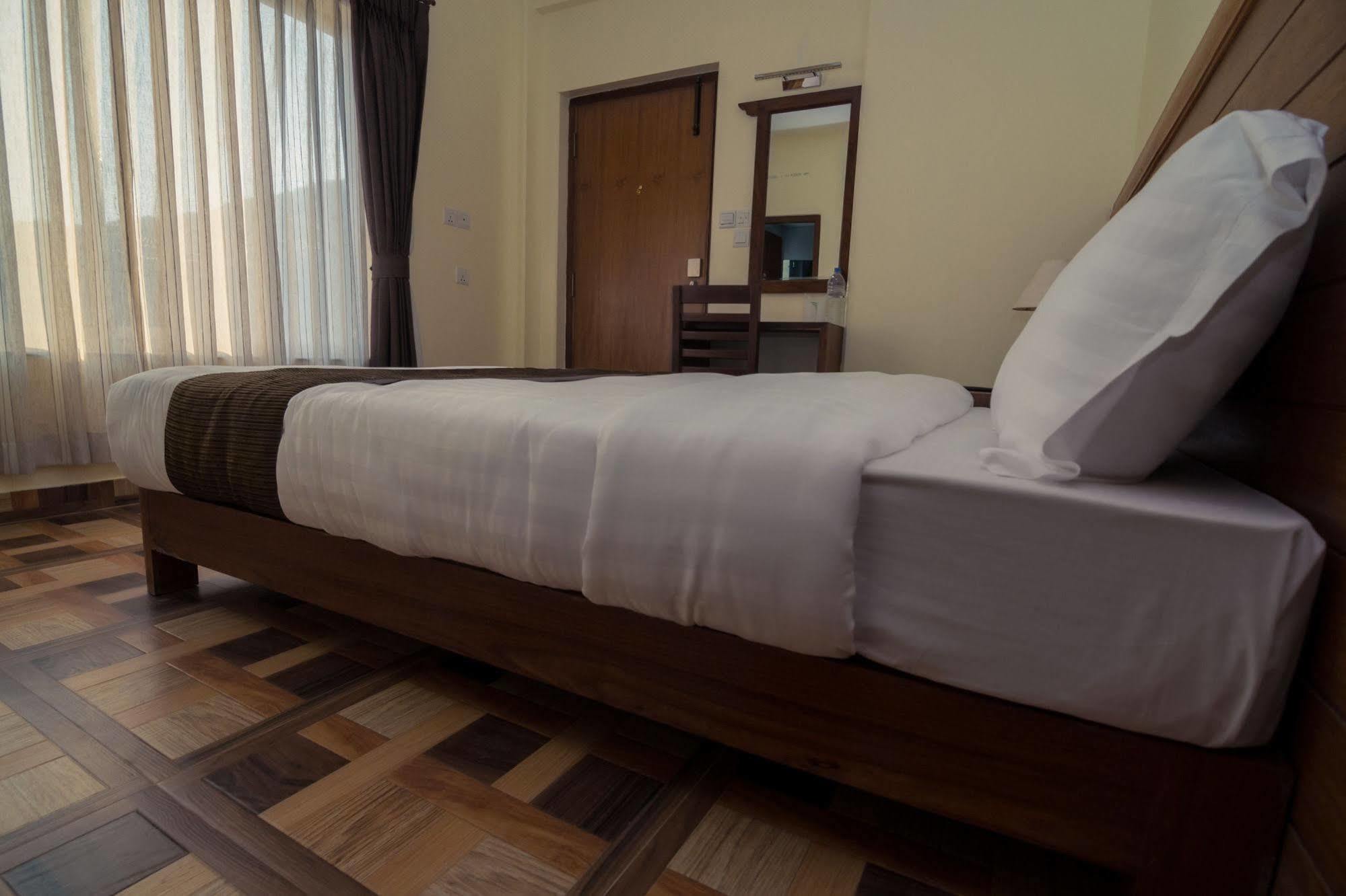 Hotel Mountain View - Lakeside Pokhara Eksteriør billede